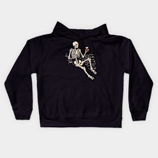 Skeleton drinking beer Kids Hoodie